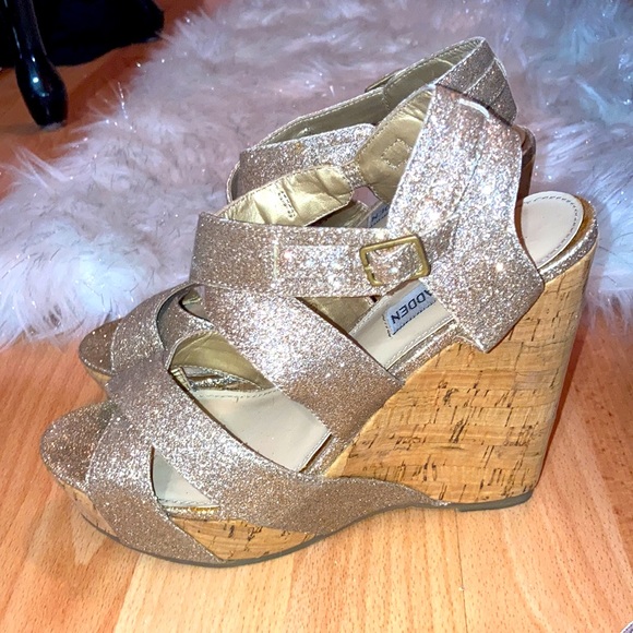 STEVE MADDEN Gold Glitter Sparkly Strappy Cork Wedges ⭐️SALE⭐️‼️ - Picture 2 of 3